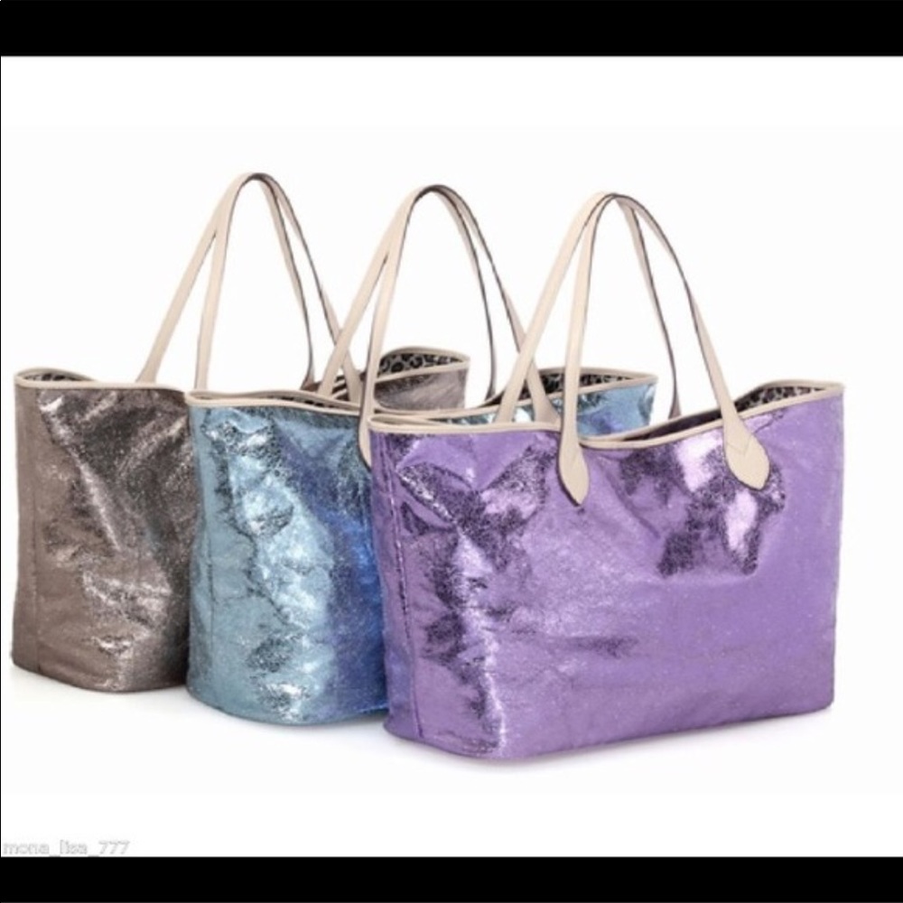 Sorial Metallic Tote Bag in Shimmering blue
